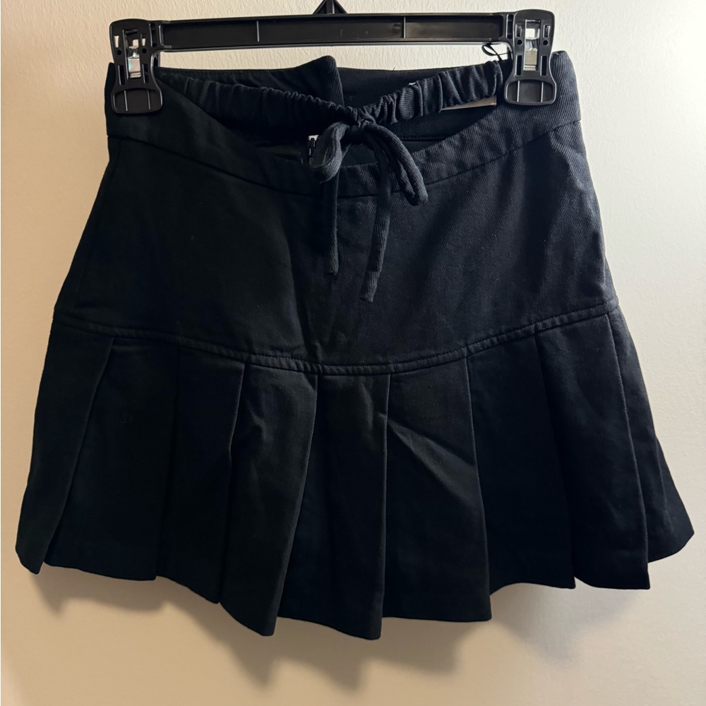 Black Pleated Mini Skirt with Drawstring Waist - Size XS
